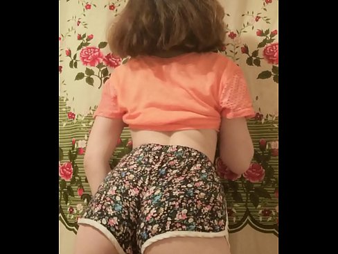 ❤️ Sexy junges Babe zieht ihre Shorts vor der Kamera aus ❤️ Fuck video bei uns ️❤
