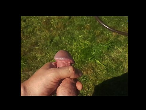 ❤️ Hot Hottie bekommt ihre rosa Pussy gefickt und spritzt in einem Sommergarten ab ❤️ Fuck video bei uns ️❤