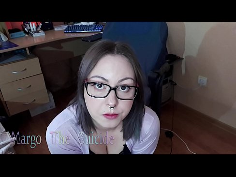 ❤️ Sexy Girl mit Brille saugt Dildo tief vor der Kamera ❤️ Fuck video bei uns ️❤