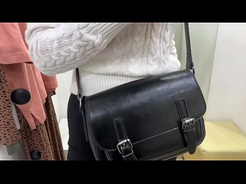 ❤️ Öffentliche Masturbation der jungen Schlampe FeralBerry mit einem Dildo in der Umkleidekabine ❤️ Fuck video bei uns ️❤