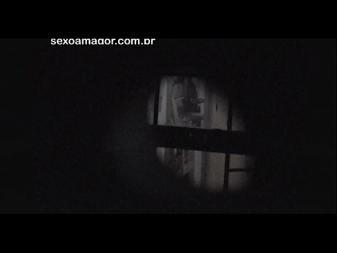 ❤️ Blondie wird heimlich von einem Voyeur aus der Nachbarschaft gefilmt, der sich hinter Hohlblocksteinen versteckt ❤️ Fuck video bei uns ️❤